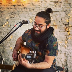 Foto de Enrique R., Profesores particulares de guitarra baratos en Capolat